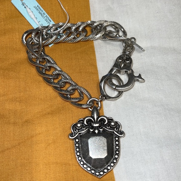 New Men’s Stigma Silver Tone Shield Toggle Bracelet Oxidized Effect 9 Inches - Picture 6 of 9